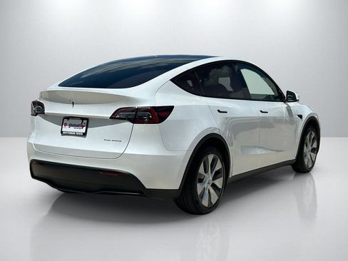 Used 2024 Tesla Model Y Long Range AWD/4WD image 5