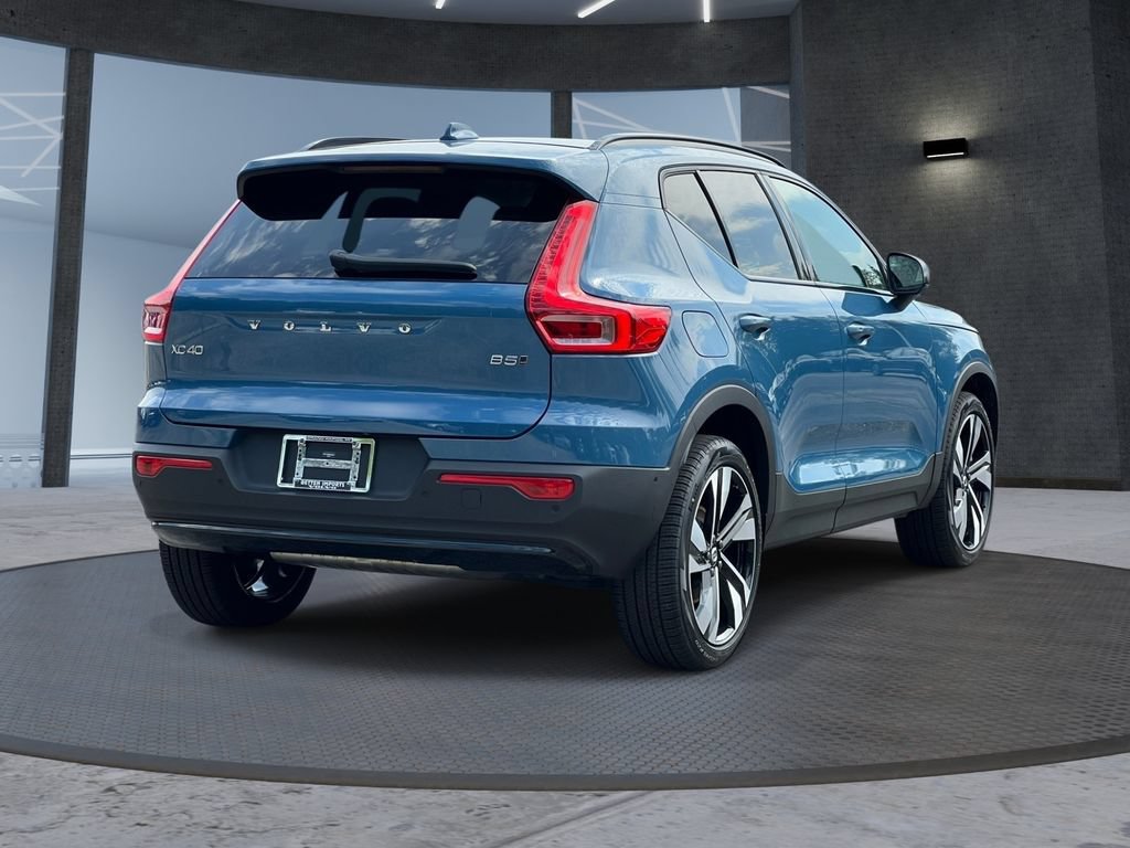 Used 2025 Volvo XC40 B5 Ultra AWD/4WD image 4