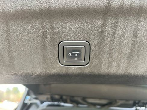 Used 2021 Chevrolet Suburban LT w/ LT Signature Plus Package image 10