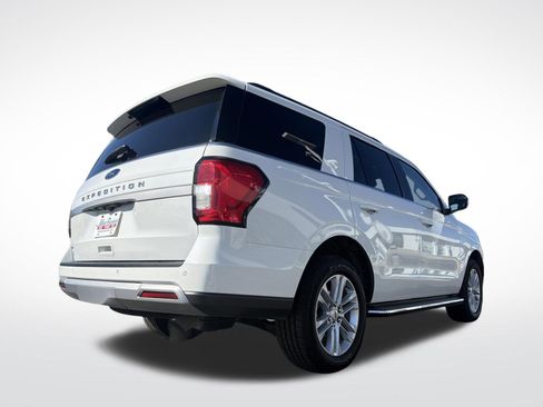 Used 2023 Ford Expedition XLT AWD/4WD image 9