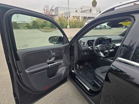 Used 2025 Mercedes-Benz GLB 250 GLB 250 image 22