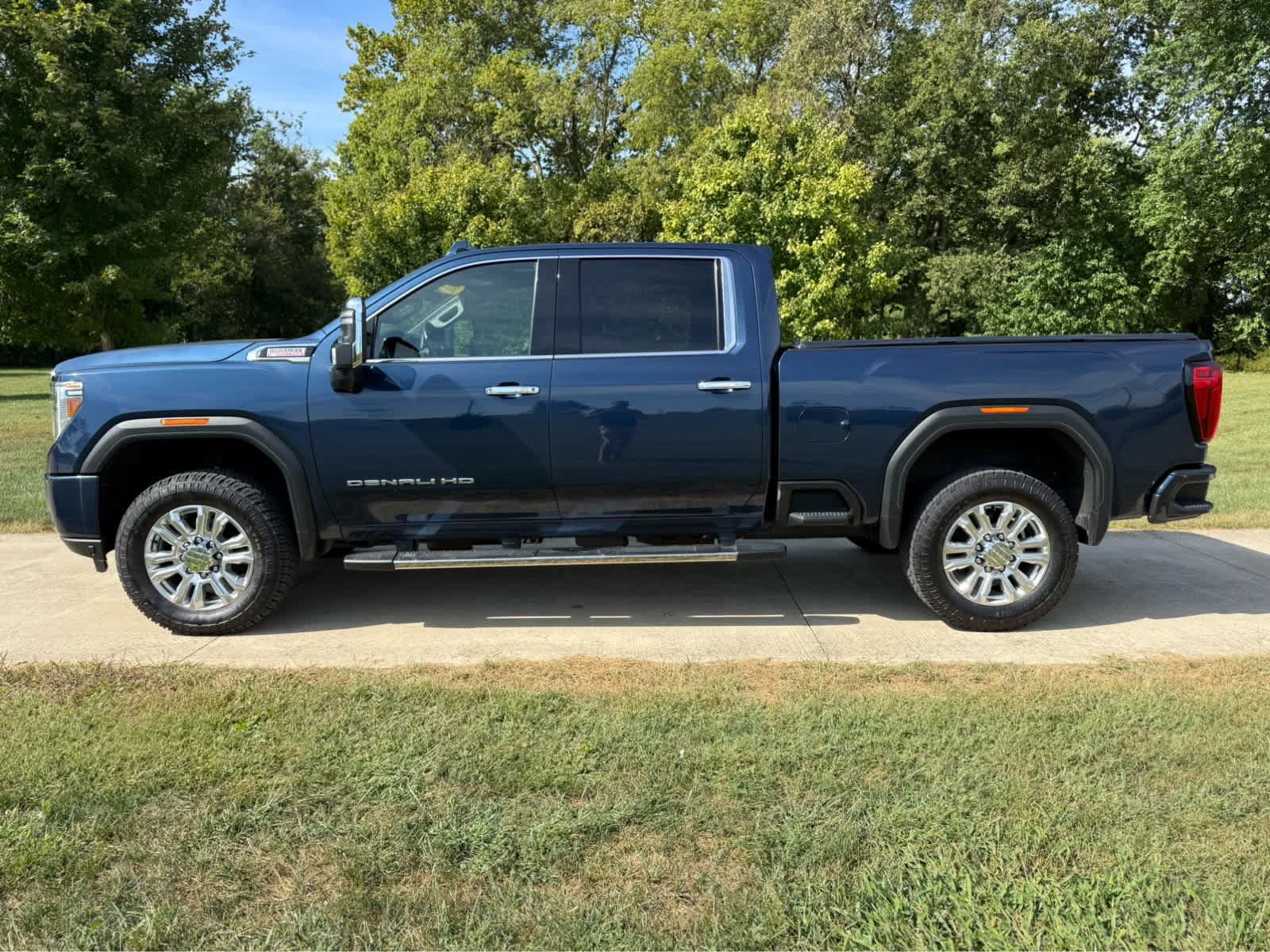 Used 2021 GMC Sierra 3500 Denali w/ Denali Ultimate Package AWD/4WD image 2