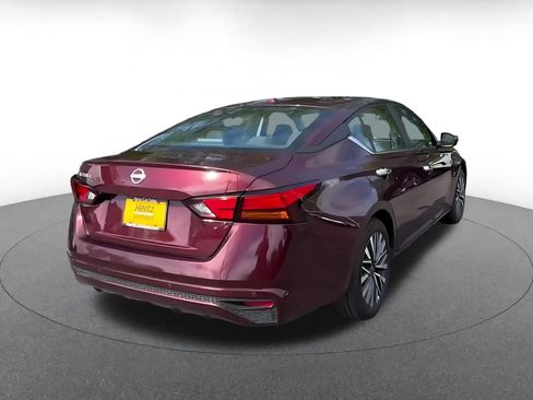 Used 2025 Nissan Altima 2.5 SV FWD image 11