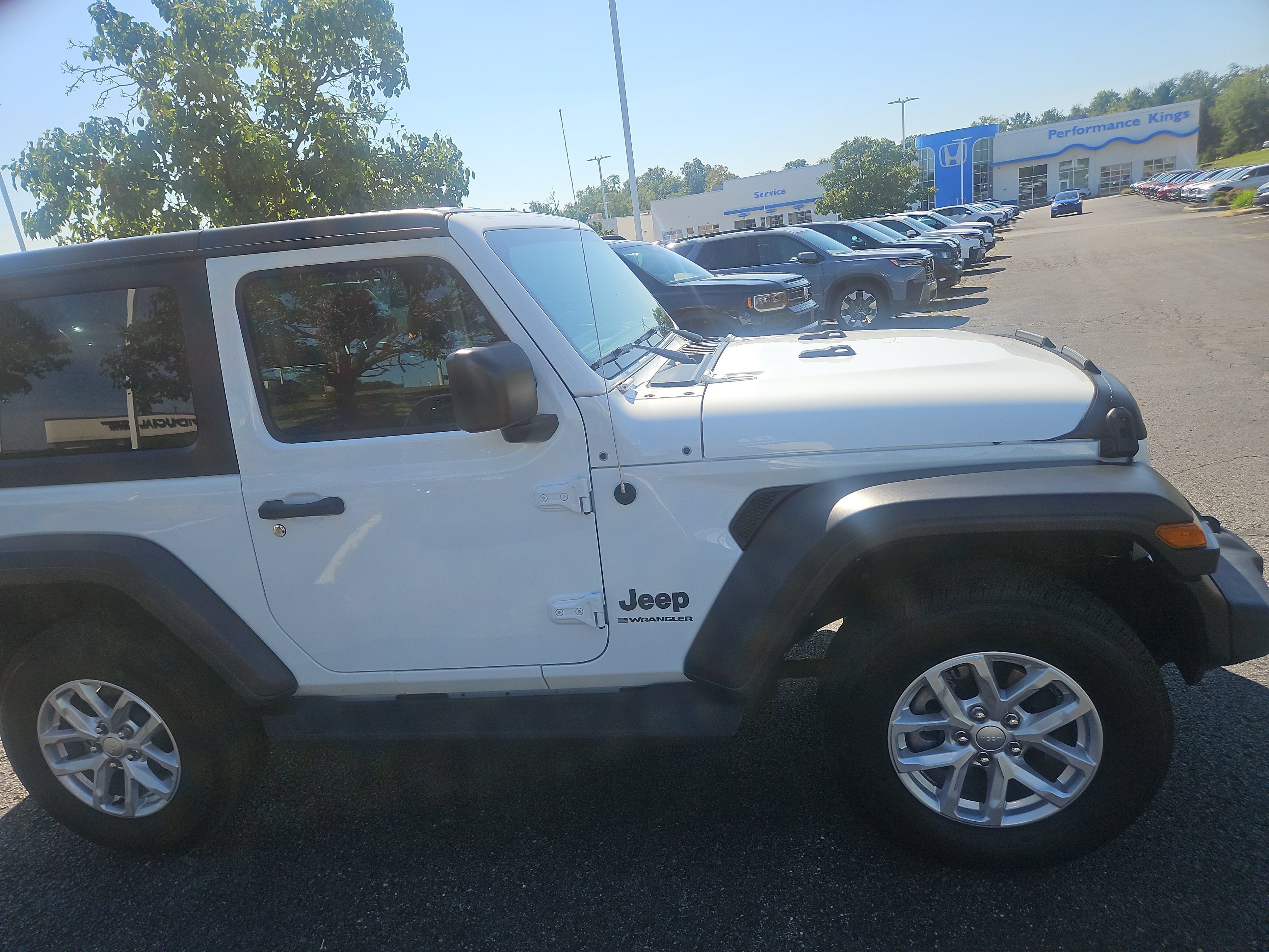 Used 2023 Jeep Wrangler Sport AWD/4WD image 17
