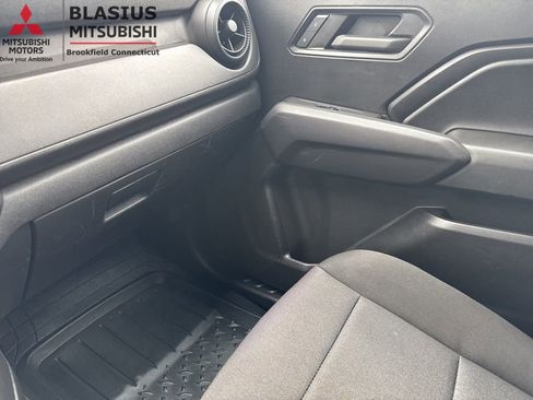 Used 2023 Chevrolet Colorado W/T RWD image 26
