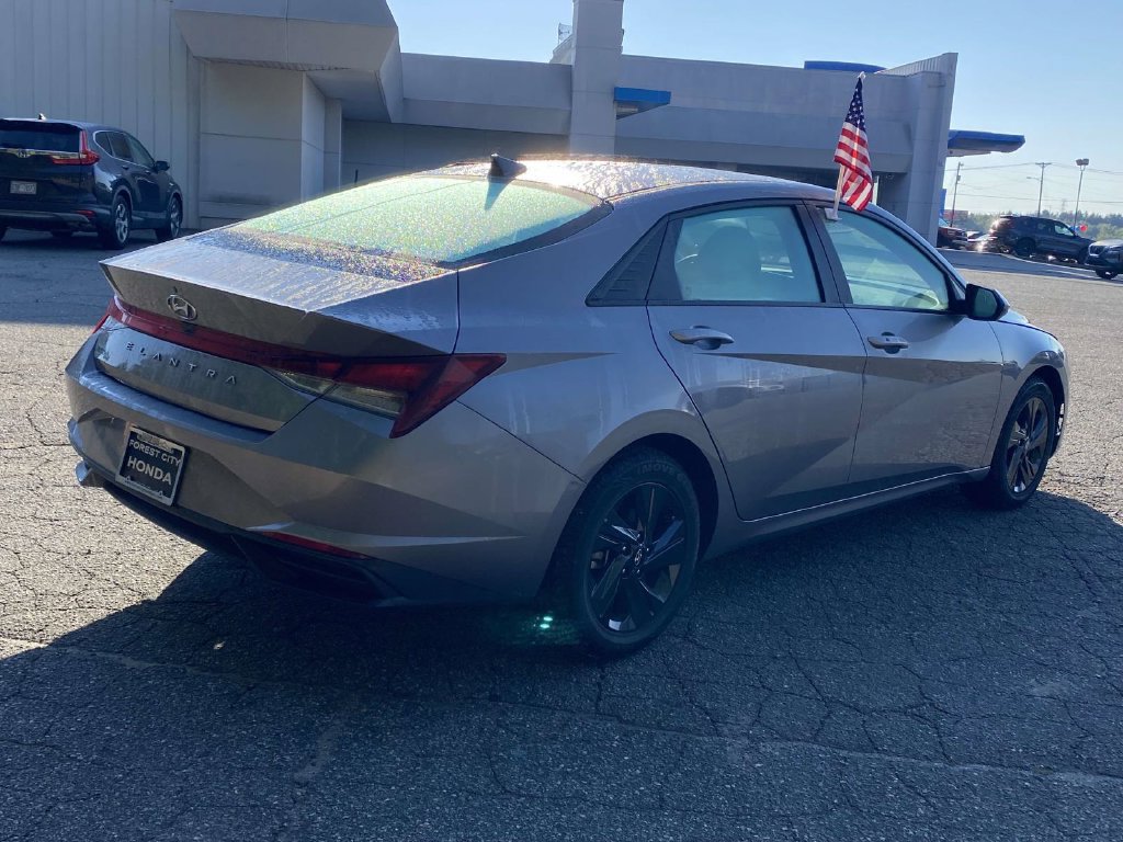 Used 2023 Hyundai Elantra SEL w/ Cargo Package FWD image 5