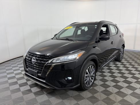 Used 2024 Nissan Kicks SR FWD image 2