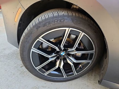 Used 2024 BMW 760i xDrive AWD/4WD image 40