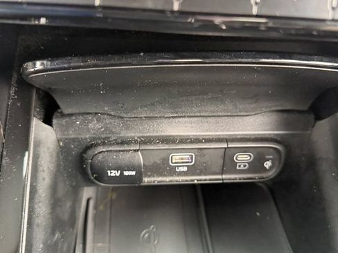 Used 2024 Kia Telluride EX w/ EX Captain's Chair Package AWD/4WD image 23