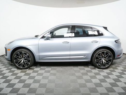 Certified 2023 Porsche Macan image 2