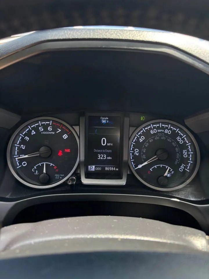 Used 2023 Toyota Tacoma TRD Off-Road w/ Technology Package AWD/4WD image 11