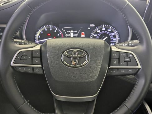 Used 2022 Toyota Highlander XLE image 17