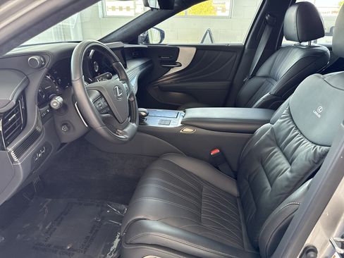 Used 2023 Lexus LS 500h AWD w/ Luxury Package image 4