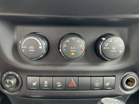 Certified 2016 Jeep Wrangler Unlimited Rubicon w/ Dual Top Group image 32