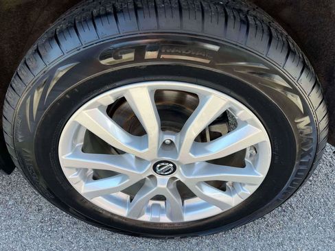Used 2020 Nissan Rogue SV FWD image 34