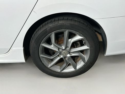 Used 2014 Nissan Sentra SR w/ SR Driver Package FWD image 11