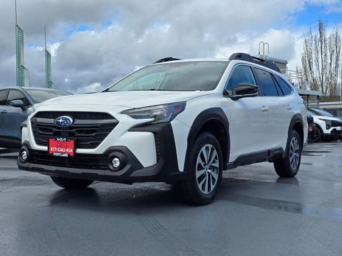 Used 2023 Subaru Outback Premium AWD/4WD image 7
