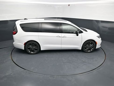 New 2026 Chrysler Pacifica Select image 51