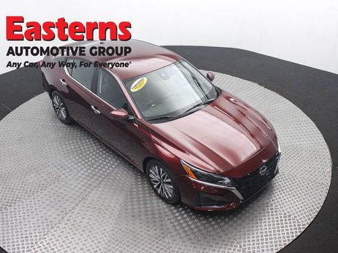 Used 2023 Nissan Altima 2.5 SV FWD image 3