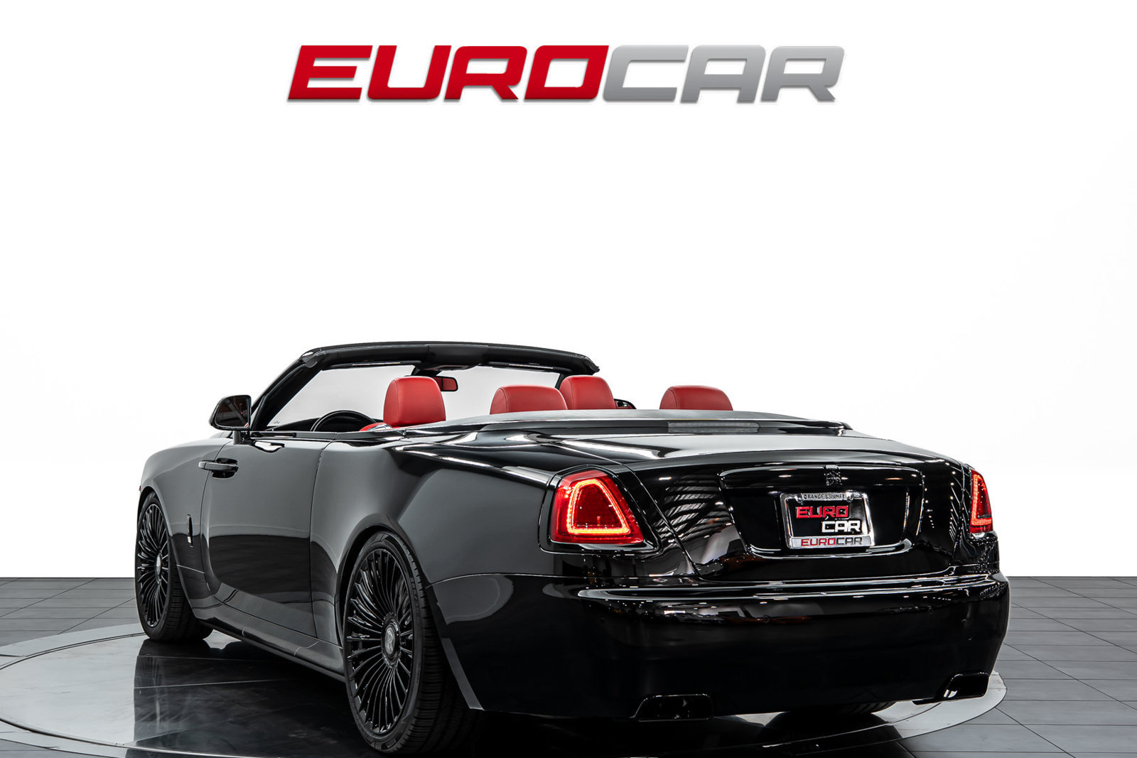 Used 2018 Rolls-Royce Dawn RWD image 4