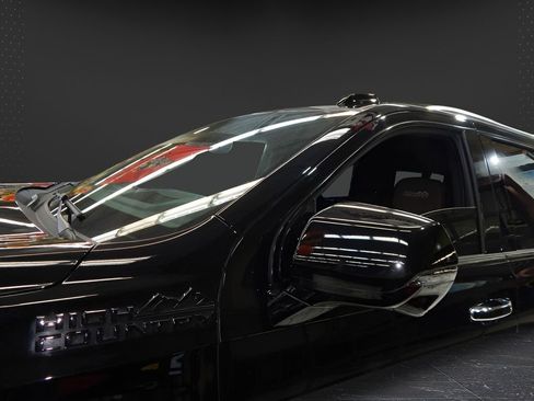 Used 2025 Chevrolet Suburban High Country image 13