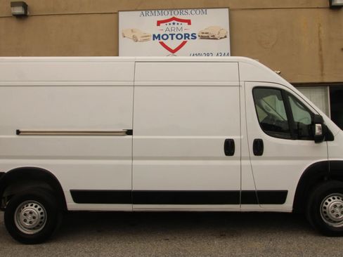 Used 2025 RAM ProMaster 2500 w/ Convenience Group FWD image 4