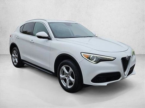 Used 2019 Alfa Romeo Stelvio image 3