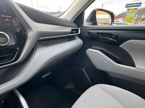 Used 2021 Toyota Highlander LE image 14