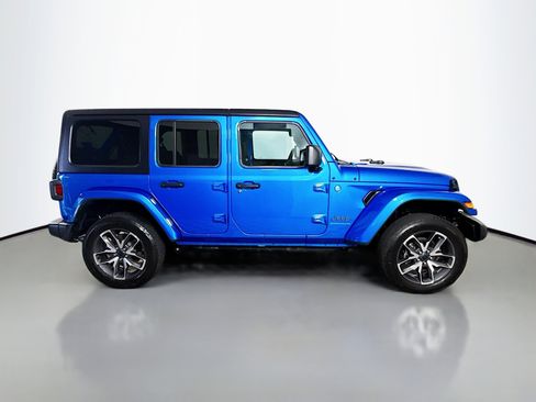 Used 2024 Jeep Wrangler Unlimited w/ Convenience Group AWD/4WD image 11