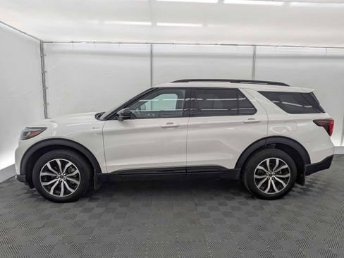 Used 2025 Ford Explorer ST-Line image 3