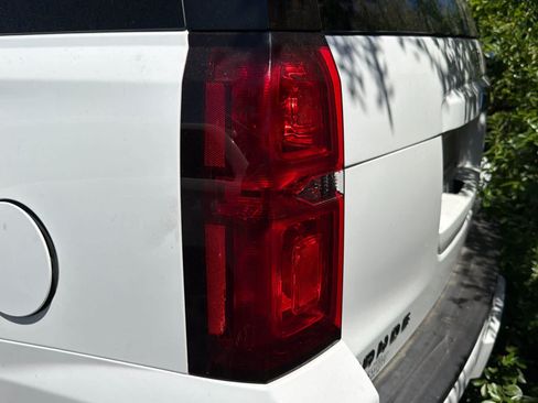 Used 2018 Chevrolet Tahoe Premier AWD/4WD image 12