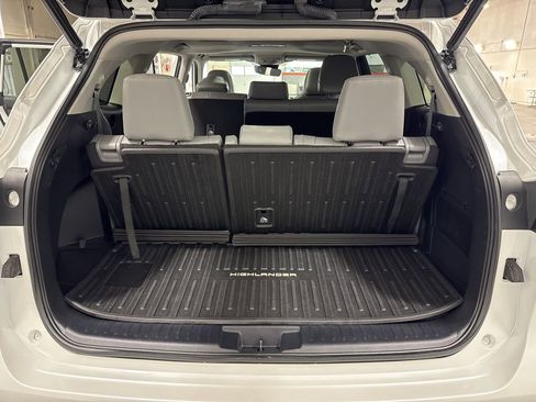 Used 2023 Toyota Highlander XLE image 22