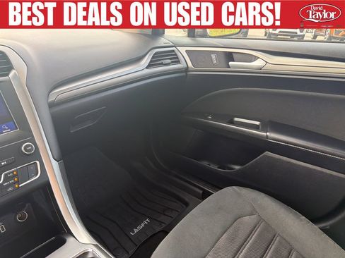 Used 2020 Ford Fusion SE FWD image 14
