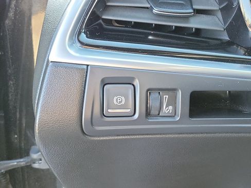 Used 2025 Cadillac XT6 Premium Luxury image 12