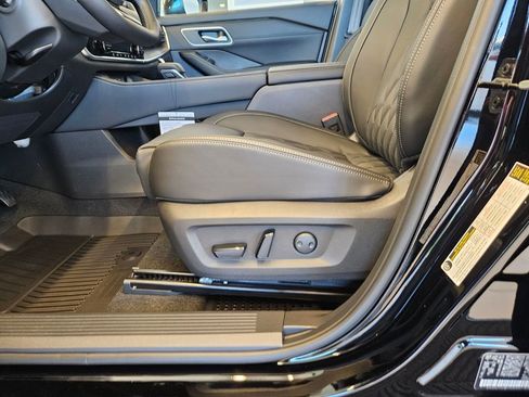 New 2026 Nissan Rogue Platinum image 15