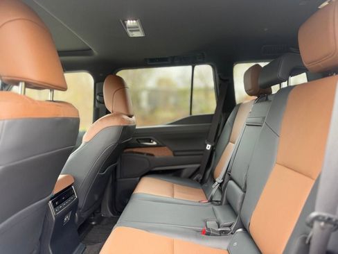 Used 2024 Lexus GX 550 w/ Accessory Package (Z1) AWD/4WD image 23