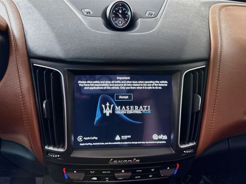 Used 2018 Maserati Levante AWD/4WD image 18