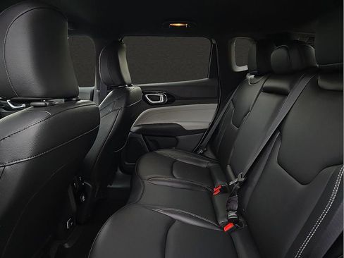 Used 2026 Jeep Compass Limited AWD/4WD image 9