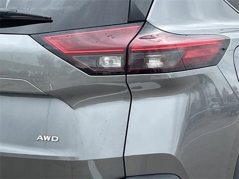 Used 2023 Nissan Rogue S image 6