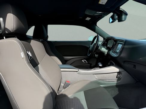 Used 2022 Dodge Challenger R/T Scat Pack RWD image 9