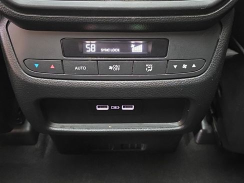 Used 2023 Honda Pilot Touring image 17