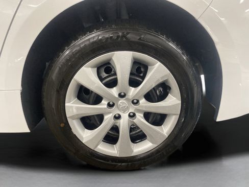 Used 2025 Toyota Corolla LE image 21