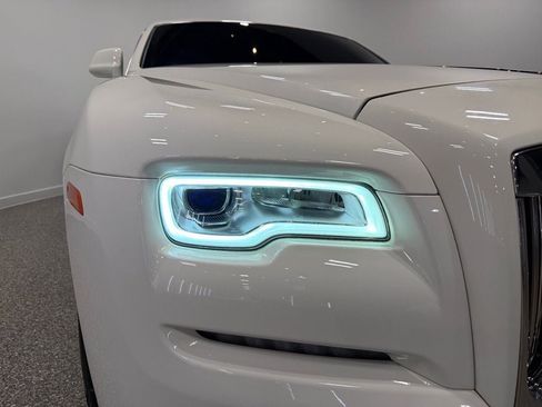 Used 2019 Rolls-Royce Wraith image 11