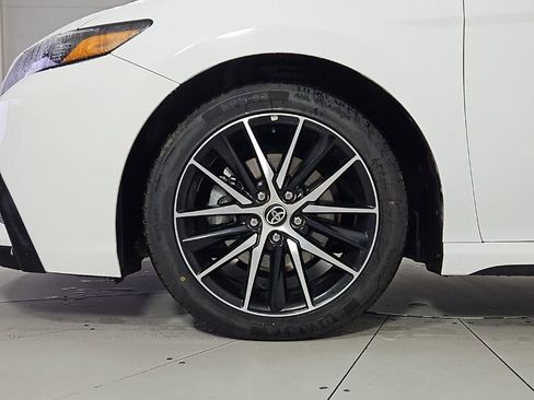 Used 2022 Toyota Camry SE image 5