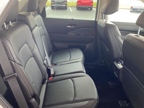 Certified 2025 Nissan Pathfinder SL image 30