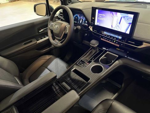Certified 2026 Toyota Sienna XLE Woodland Edition AWD/4WD image 29