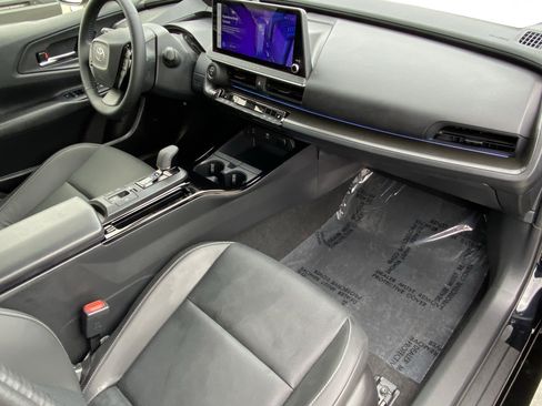 Used 2025 Toyota Prius FWD image 9