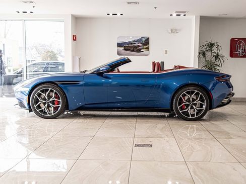 Used 2022 Aston Martin DB11 Volante image 6