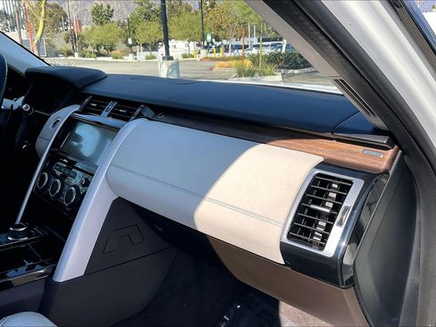 Used 2019 Land Rover Discovery HSE AWD/4WD image 18