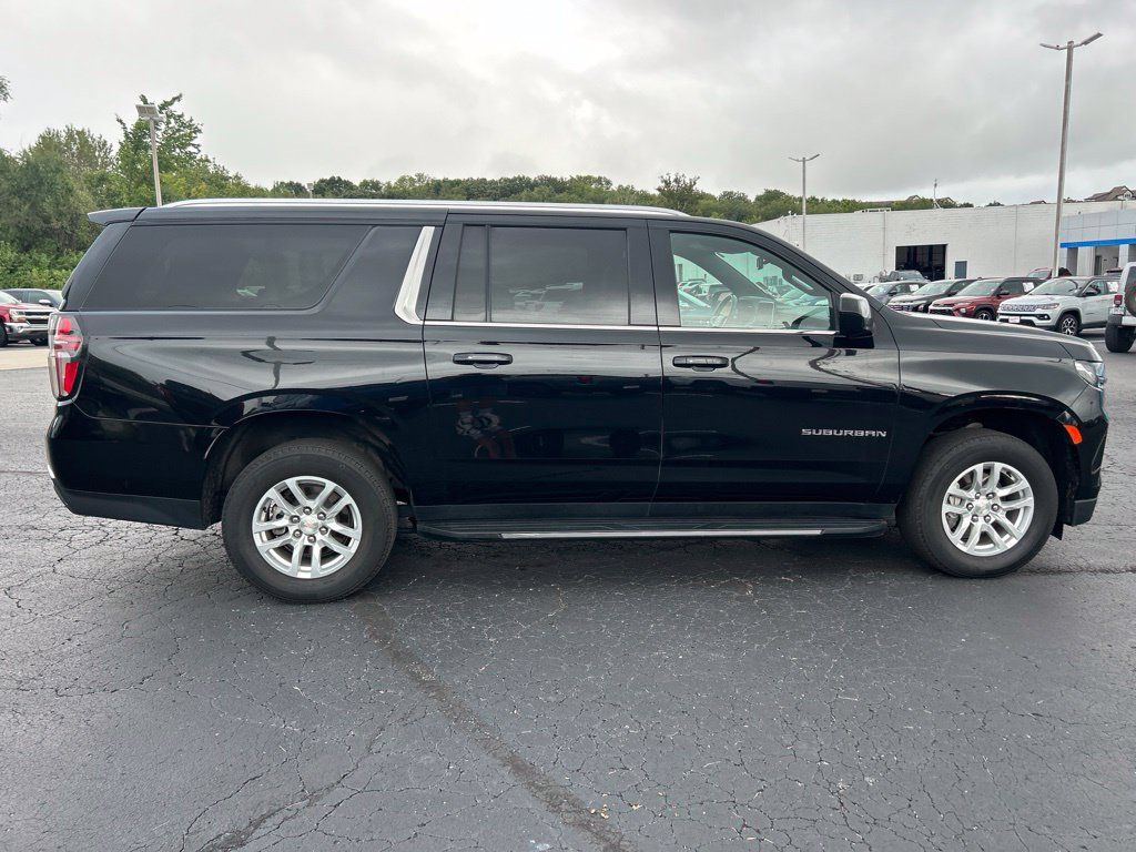 Used 2024 Chevrolet Suburban LT AWD/4WD image 4